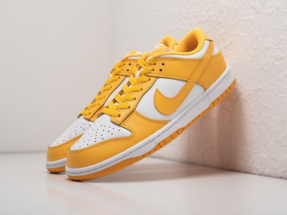 Nike dunks yellow sale